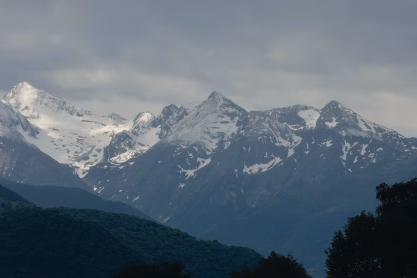 Panorama de montagne, terrain de course